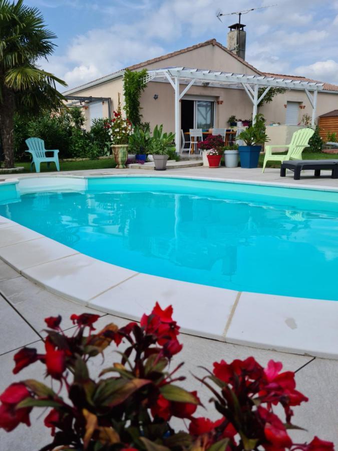 2 logements séparés indépendants jusqu'à 5 personnes, piscine chauffée à 3 min du Puy du Fou Les Épesses Esterno foto