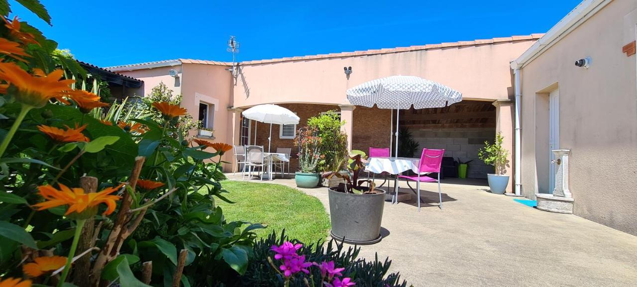 2 logements séparés indépendants jusqu'à 5 personnes, piscine chauffée à 3 min du Puy du Fou Les Épesses Esterno foto
