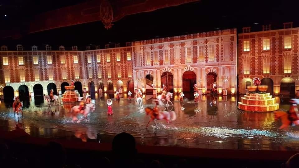 2 logements séparés indépendants jusqu'à 5 personnes, piscine chauffée à 3 min du Puy du Fou Les Épesses Esterno foto