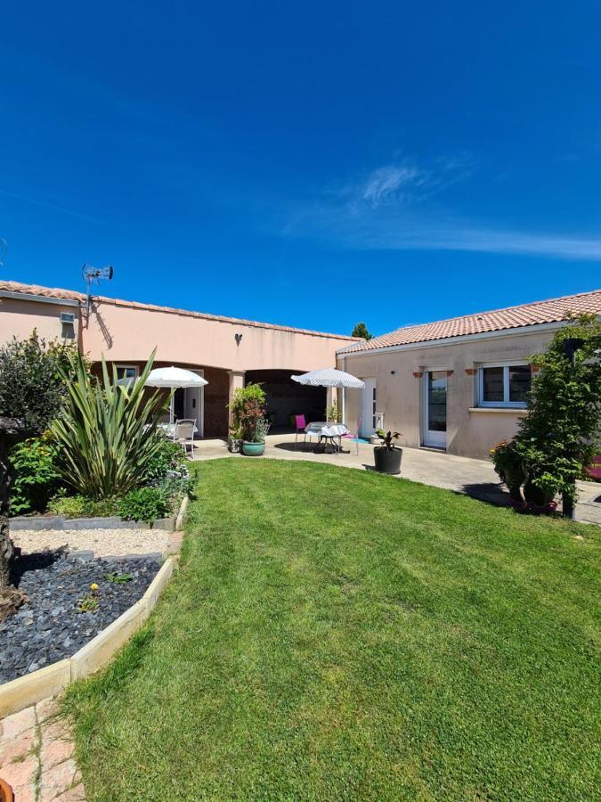2 logements séparés indépendants jusqu'à 5 personnes, piscine chauffée à 3 min du Puy du Fou Les Épesses Esterno foto