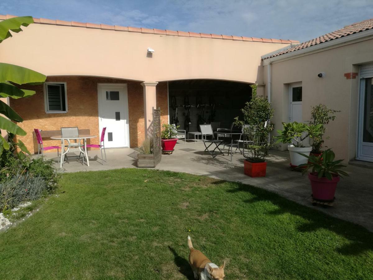 2 logements séparés indépendants jusqu'à 5 personnes, piscine chauffée à 3 min du Puy du Fou Les Épesses Esterno foto